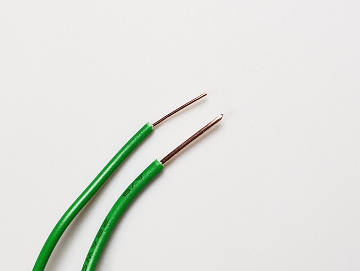 Can you solder a 26 gauge wire (right) with 28 gauge wire (left