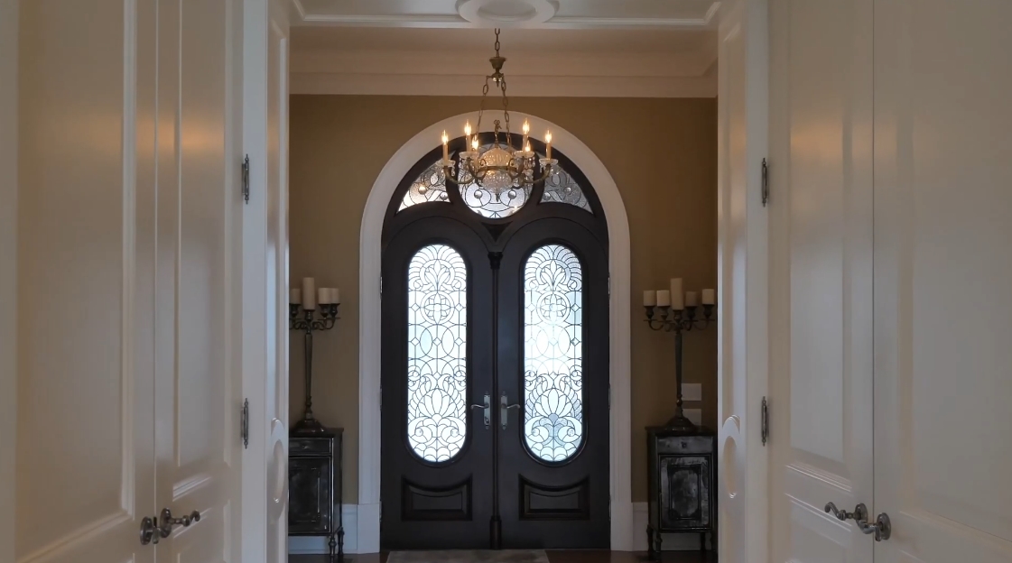 33 Interior Design Photos vs. 22 Bayview Dr, St. Catharines, ON Home Tour