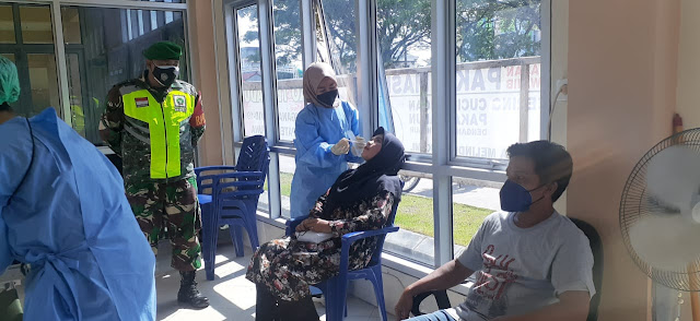 Babinsa Erwin E Sidabutar Ikut Memonitor dan Pengamanan Testing Antigen Terhadap Peserta Ujian CPNS 2021 Babinsa Erwin E Sidabutar Ikut Memonitor dan Pengamanan Testing Antigen Terhadap Peserta Ujian CPNS 2021