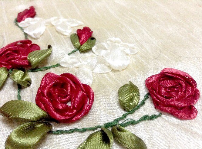 Thêu mũi Spider Web Rose bằng ruy băng - Hình 1