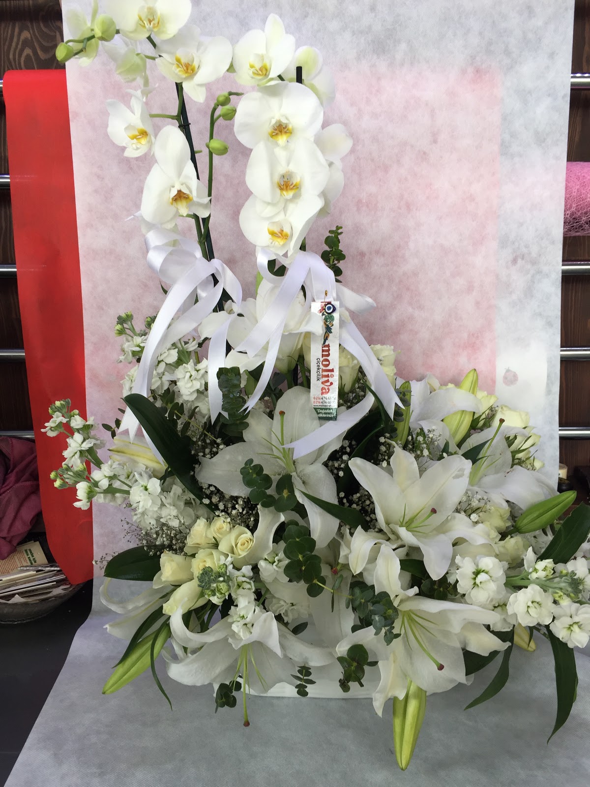 Çelenk Market: Beyaz orkideler beyaz lilyumlar en nadide çiçek