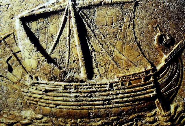 Финикийско-карфагенский торговый корабль.  Рельеф с карфагенского саркофага, датированного II веком до н.э.