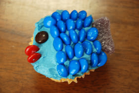 Blue fish Dr. Seuss cupcake