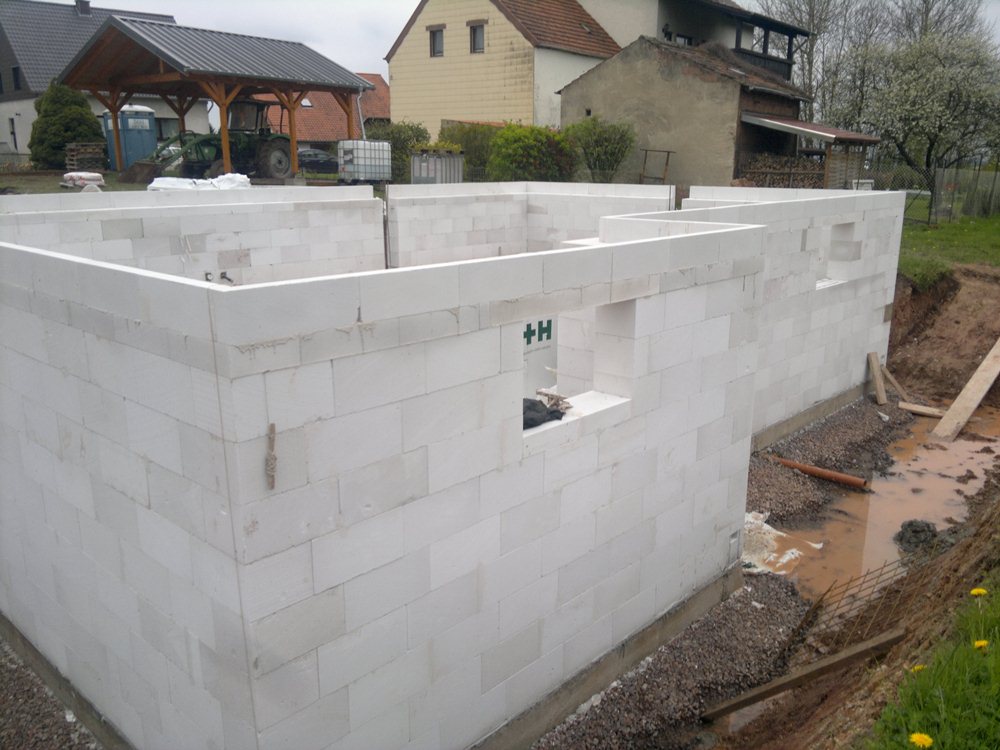 Hausbau-Blog von Jana&Stefan: Die Außenwände sind fertig...