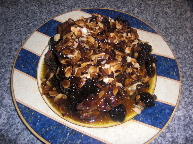 Cookingshbista: Lamm Tagine mit Pflaumen und Mandeln