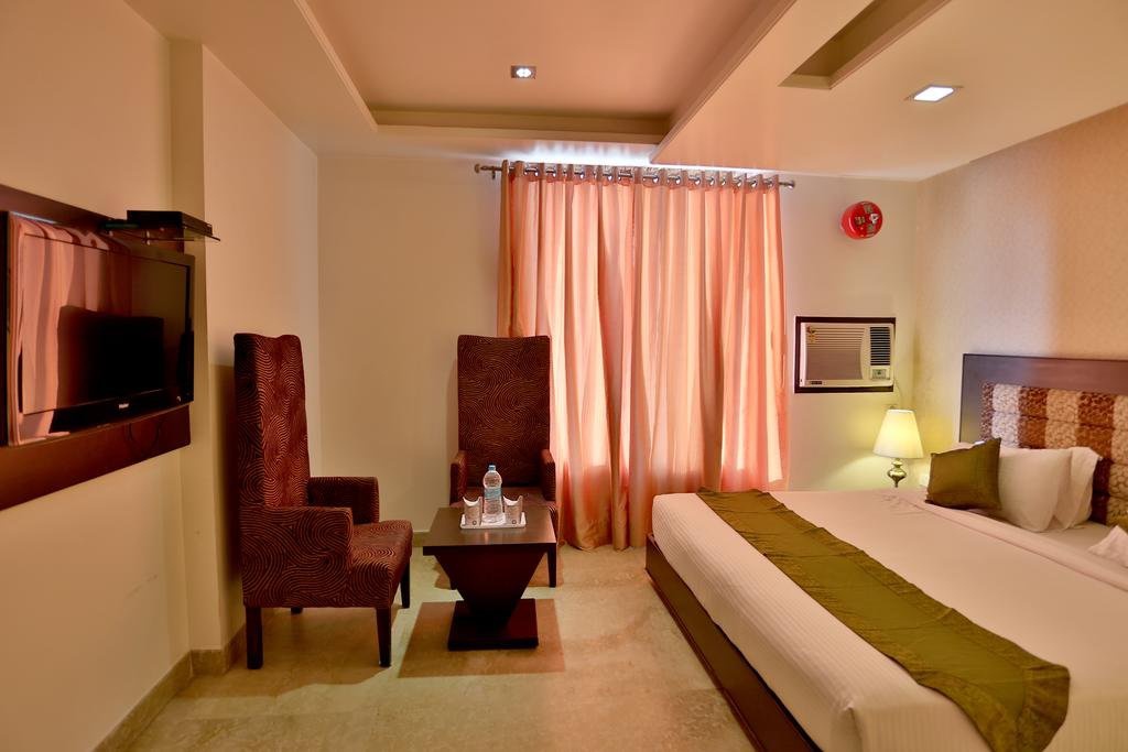 Best Hotels near Jaipur Railway Station - Raya Inn