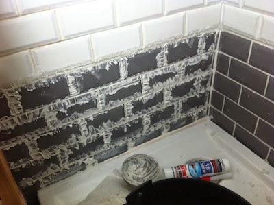 DIY : douche sur mesure et enduit joint pour les carreaux