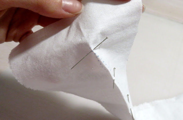 Alfiler colocado en punta de pinza