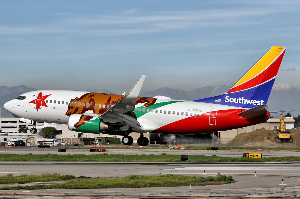 Aero Pacific Flightlines Southwest Airlines Boeing 7377H4 (36913/3195) N943WN "California One"