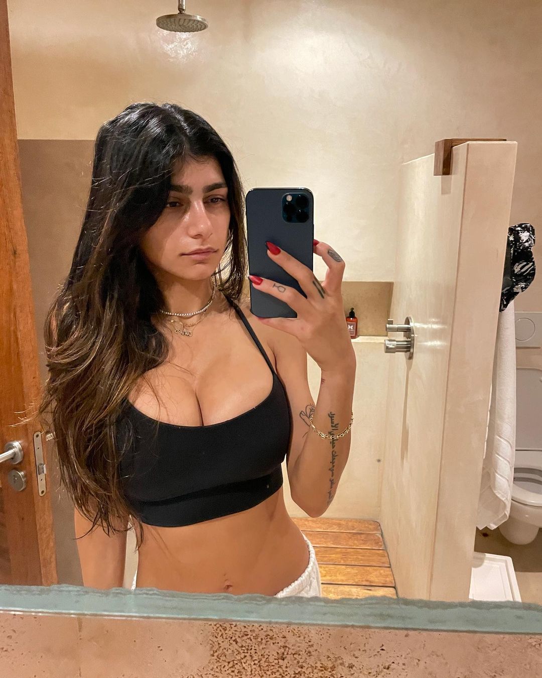 6. Mia khalifa. 