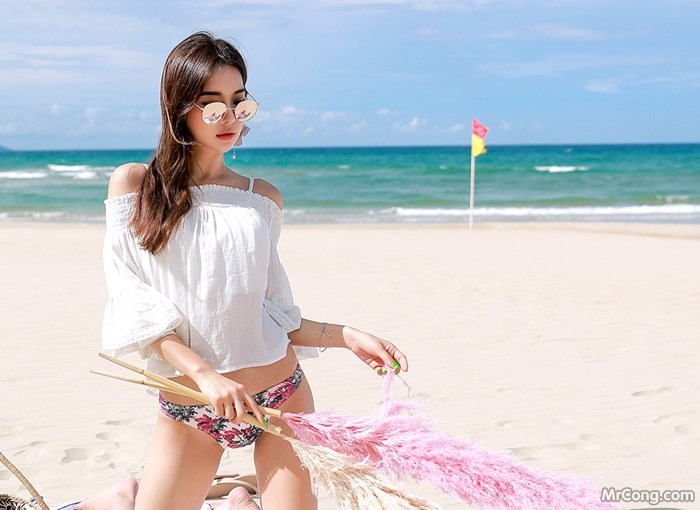Park Da Hyun's glamorous sea fashion photos set (320 photos)