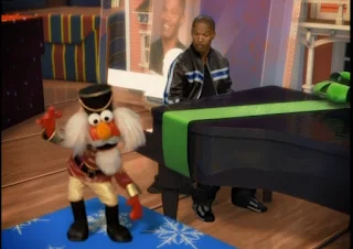 Sesame Street Elmo Saves Christmas