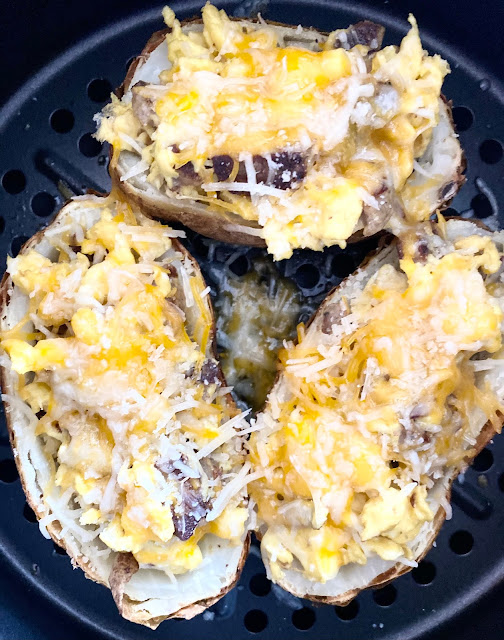 Air Fryer Breakfast Potato Skins...crispy potatoes, scrambled eggs, turkey sausage and cheese. The perfect weekend breakfast or meal prep for the week ahead. #ad #iowaegg