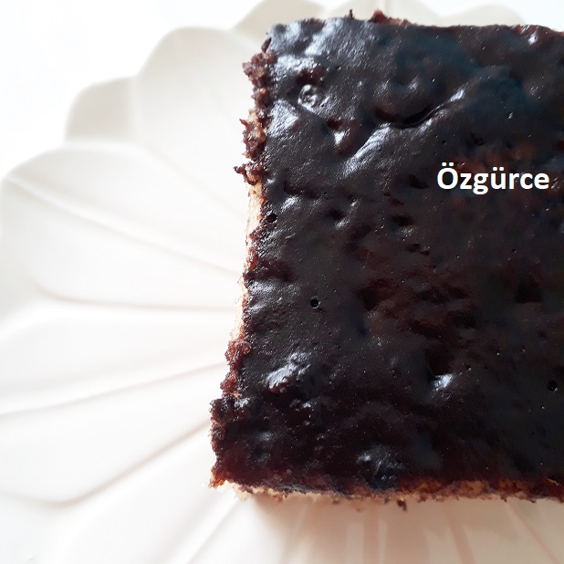 Çikolata Soslu Kayısılı Kek