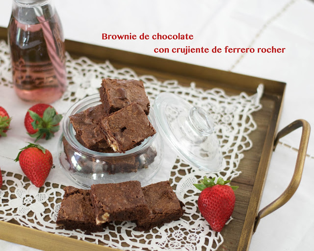 receta de brownie de chocolate con crujiente de ferrero rocher