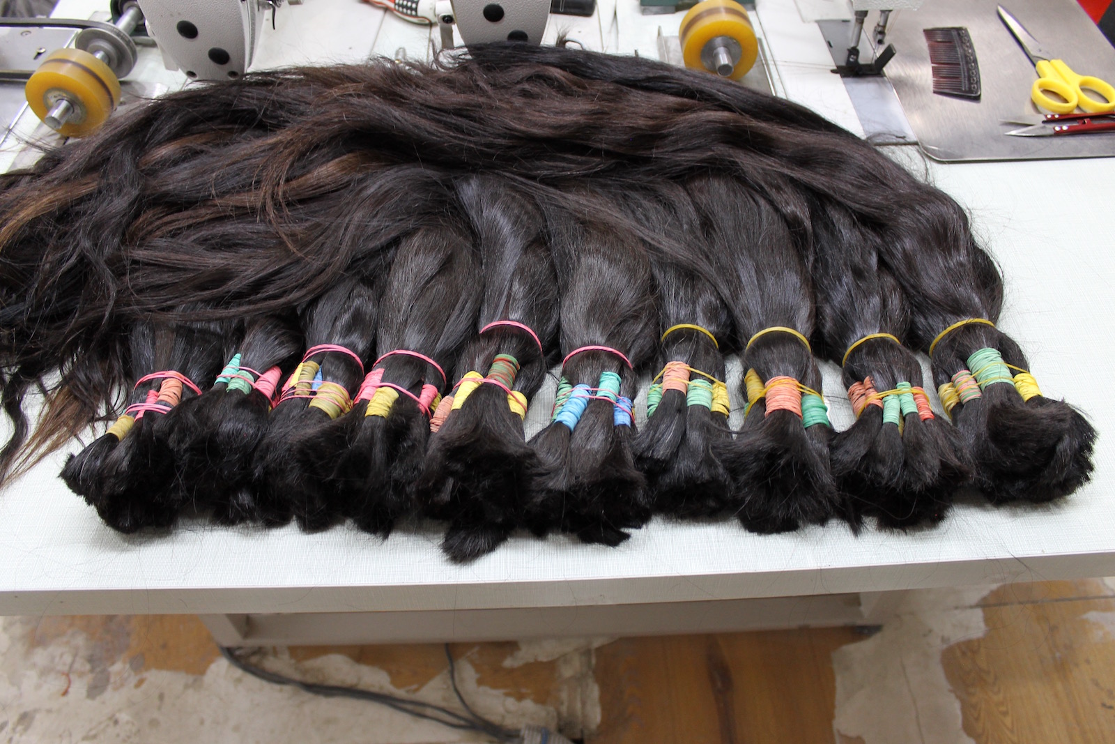 Волосы оптом от производителя. Волосы для наращивания сырье. Узбекские волосы для наращивания. Сырьевой волос для наращивания. Фабрика волос Узбекистан.