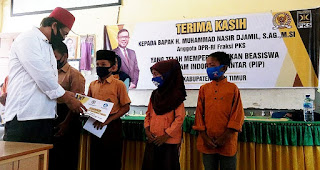 PKS Aceh Timur Bagikan Beasiswa untuk Pelajar Miskin Oktober 17, 2020