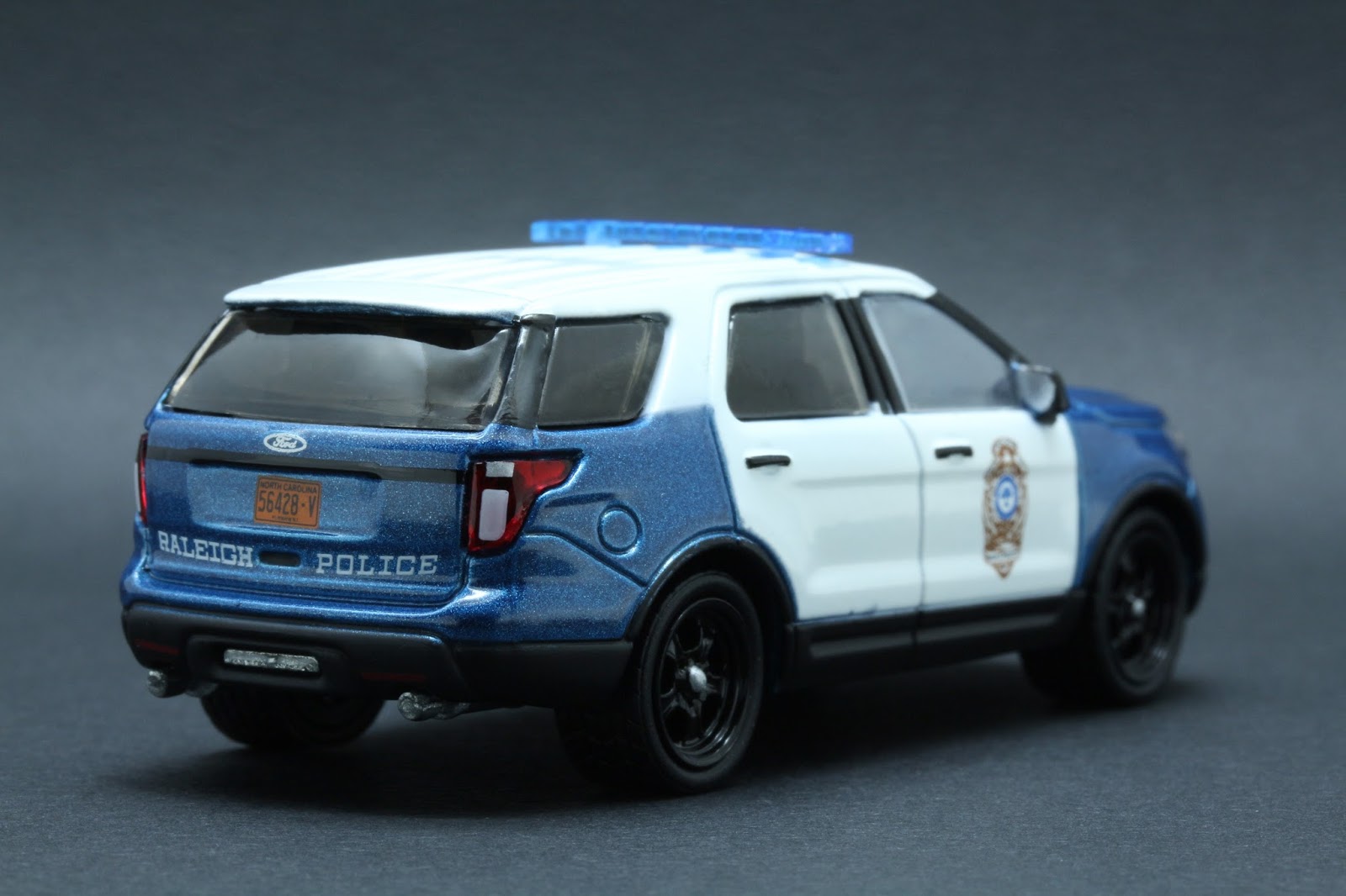 Diecast Hobbist: 2014 Ford Explorer - Raleigh, NC Police