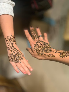Tatuaggi all'henné naturale a Marrakech