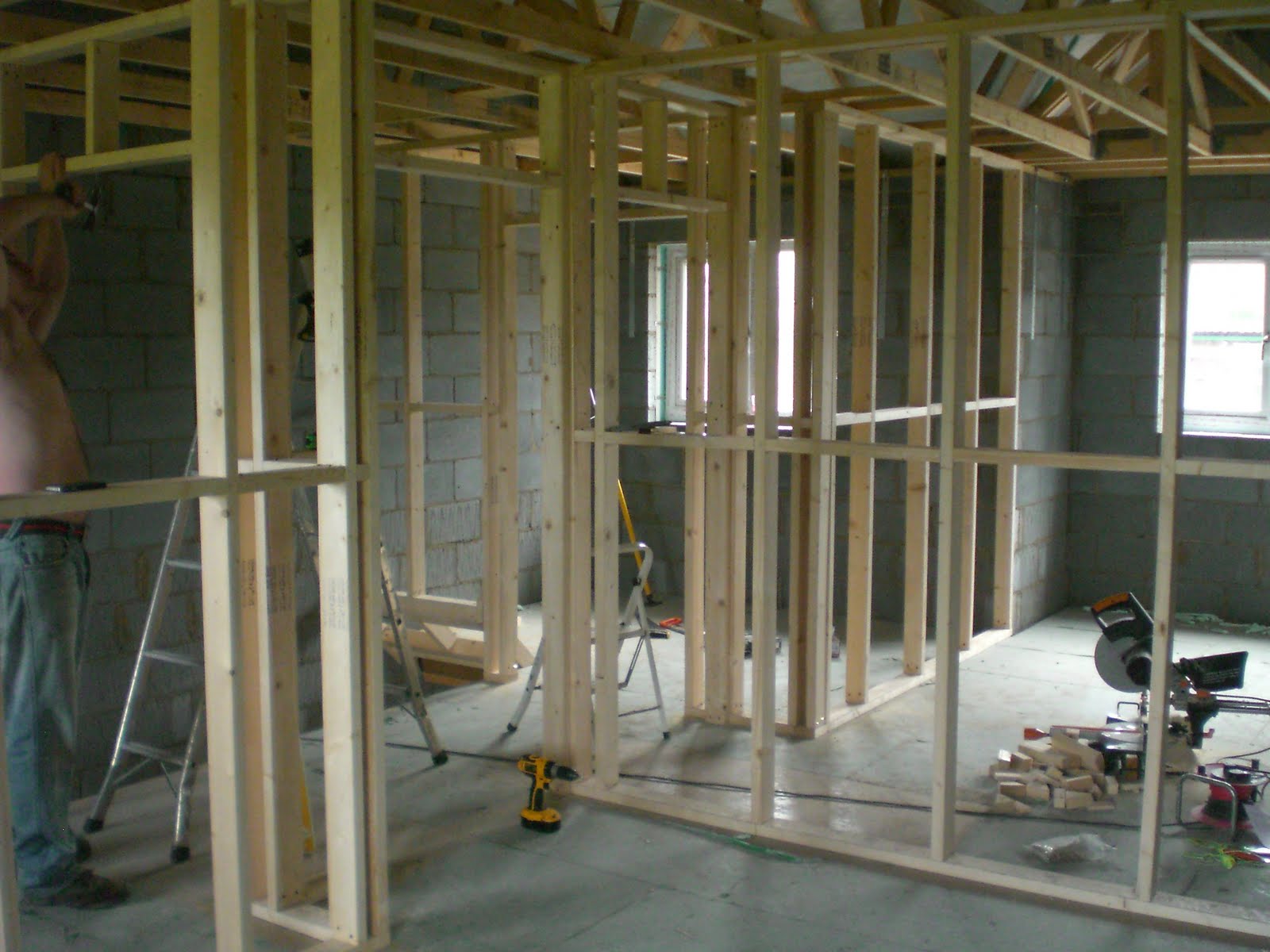 Kai and Iona build a house: Week 20 - Starting first fix electrics