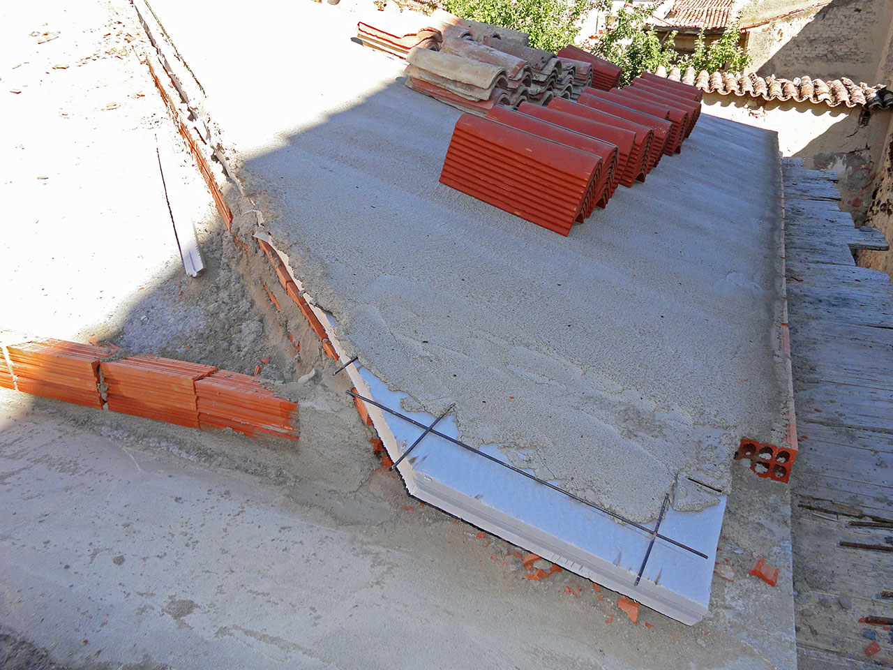 EM arquitectos: Finalización de vivienda en Tiedra