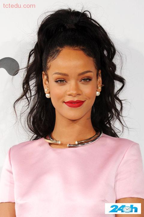 15 kiểu tóc ấn tượng cộp mác Rihanna