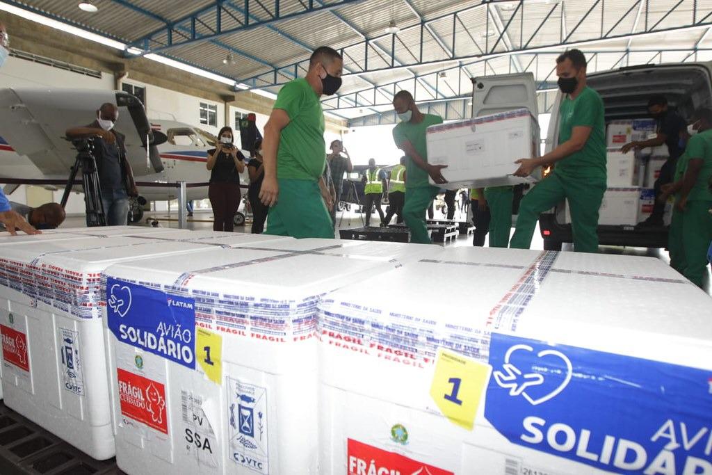 Bahia recebe 1° lote de vacinas da Pfizer e mais 405 mil doses da AstraZeneca