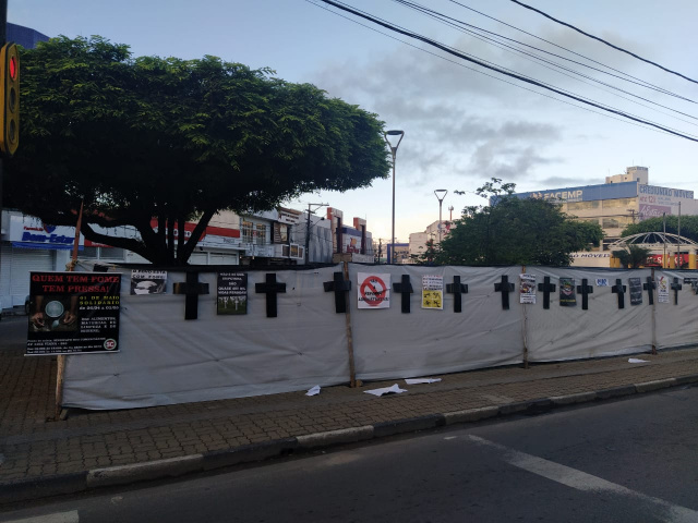 SAJ: Após Brasil se aproximar das 400 mil mortes por covid-19, manifestação é realizada na praça Renato Machado