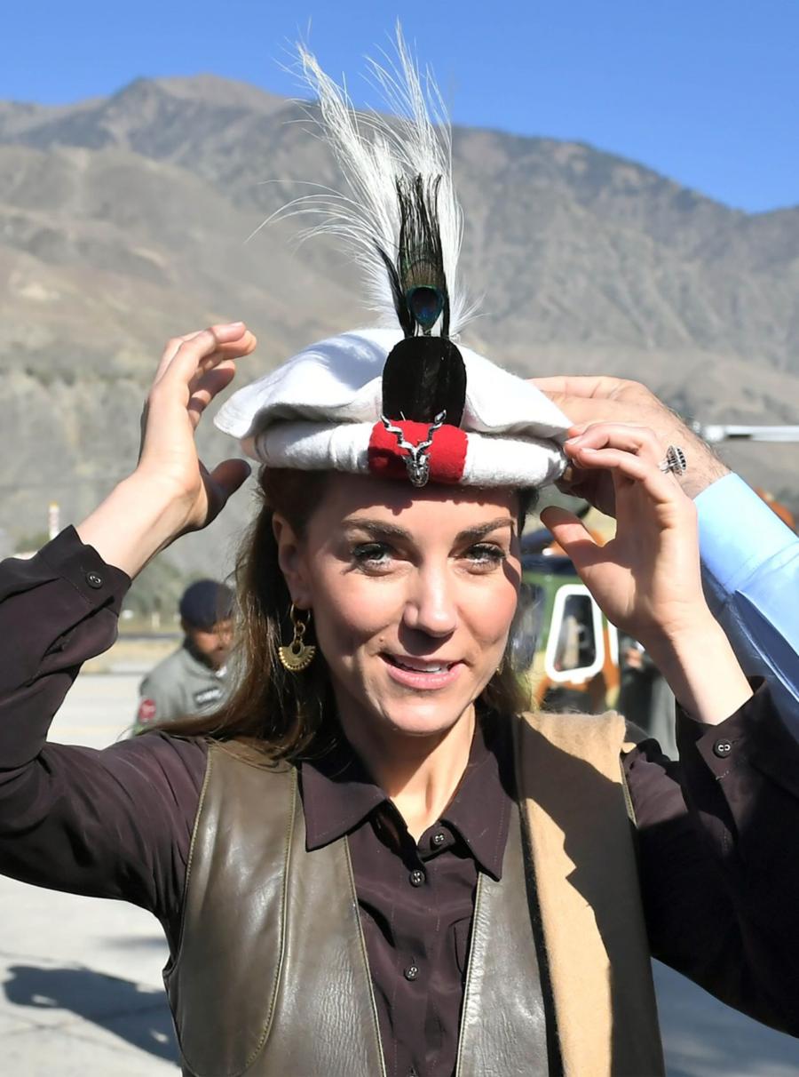 Kate Middleton Visits the Chiatibo Glacier in Pakistan - Hollywood Stars