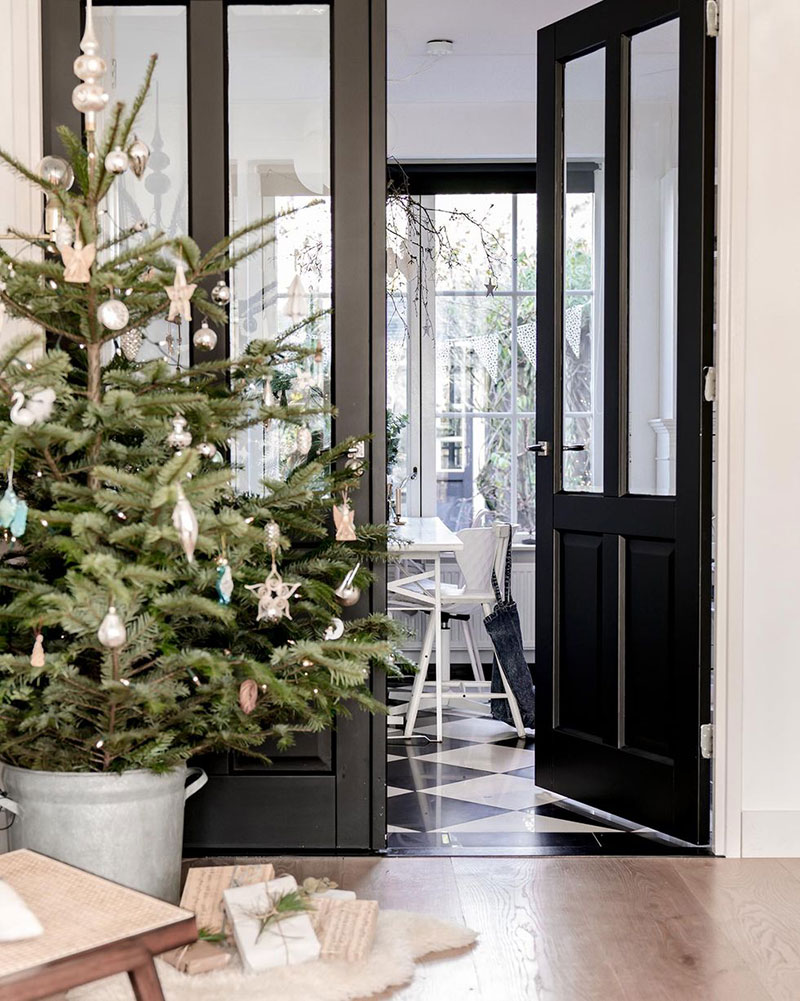 A Dutch home with cozy decoration and festive spirit