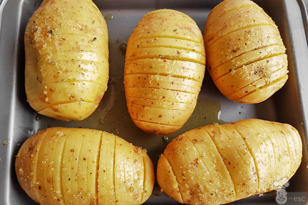 Patatas al horno con queso estilo Hasselback