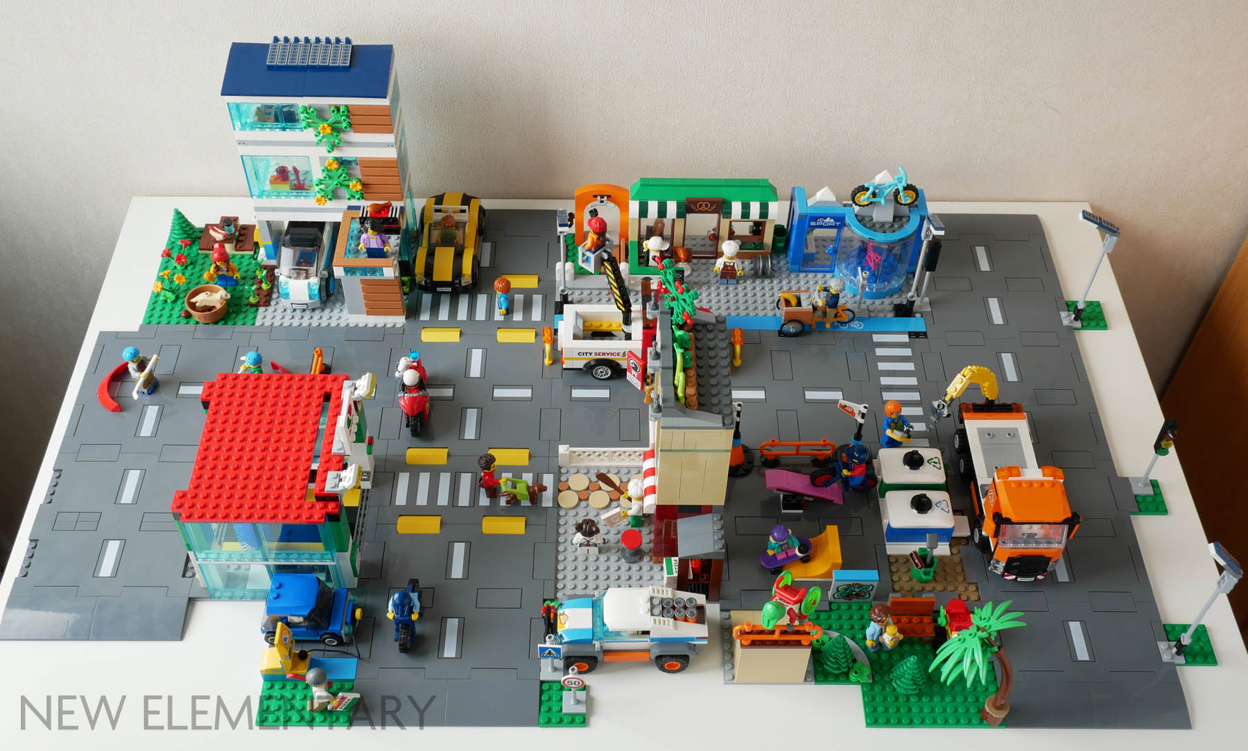 LEGO® CITY Review: 60292 Town Centre and 60306 Shopping Street