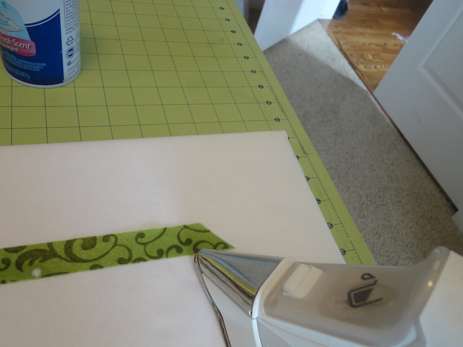 Jillily Studio: BIAS TAPE TUTORIAL