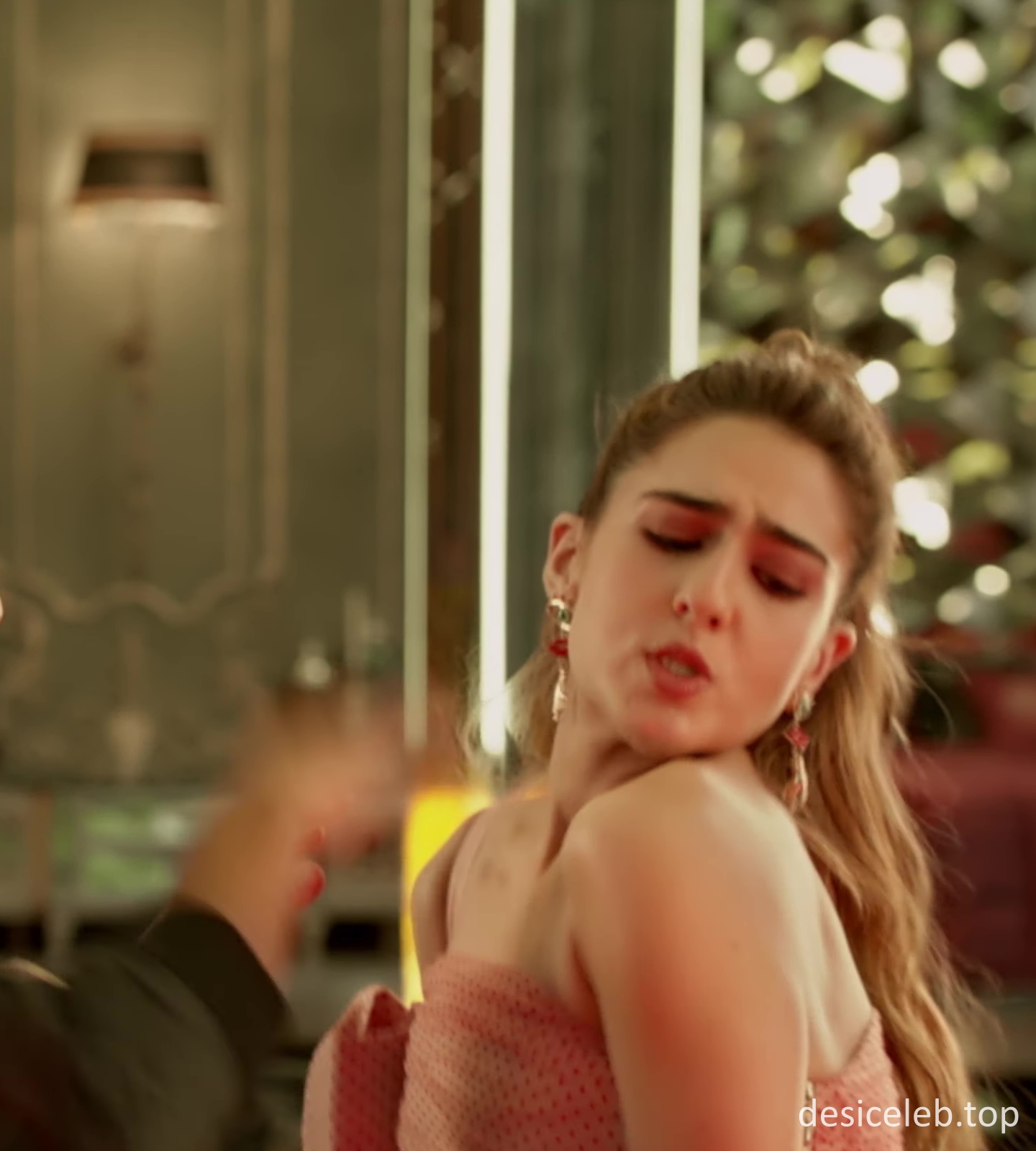 Sara Ali Khan Sexy thighs Husnn Hai Suhaana New Video Song, Sara Ali Khan boob pressed , Sara Ali Khan boobs, Sara Ali Khan ass grab ,Sara Ali Khan wet body, sara ali khan cleavage, sara ali khan semi nude , boob show, nip slip , pokies