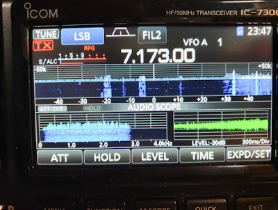Yksi monesta IC-7300 näyttövaihtoehdosta, joka näyttää audiota eri tavoin