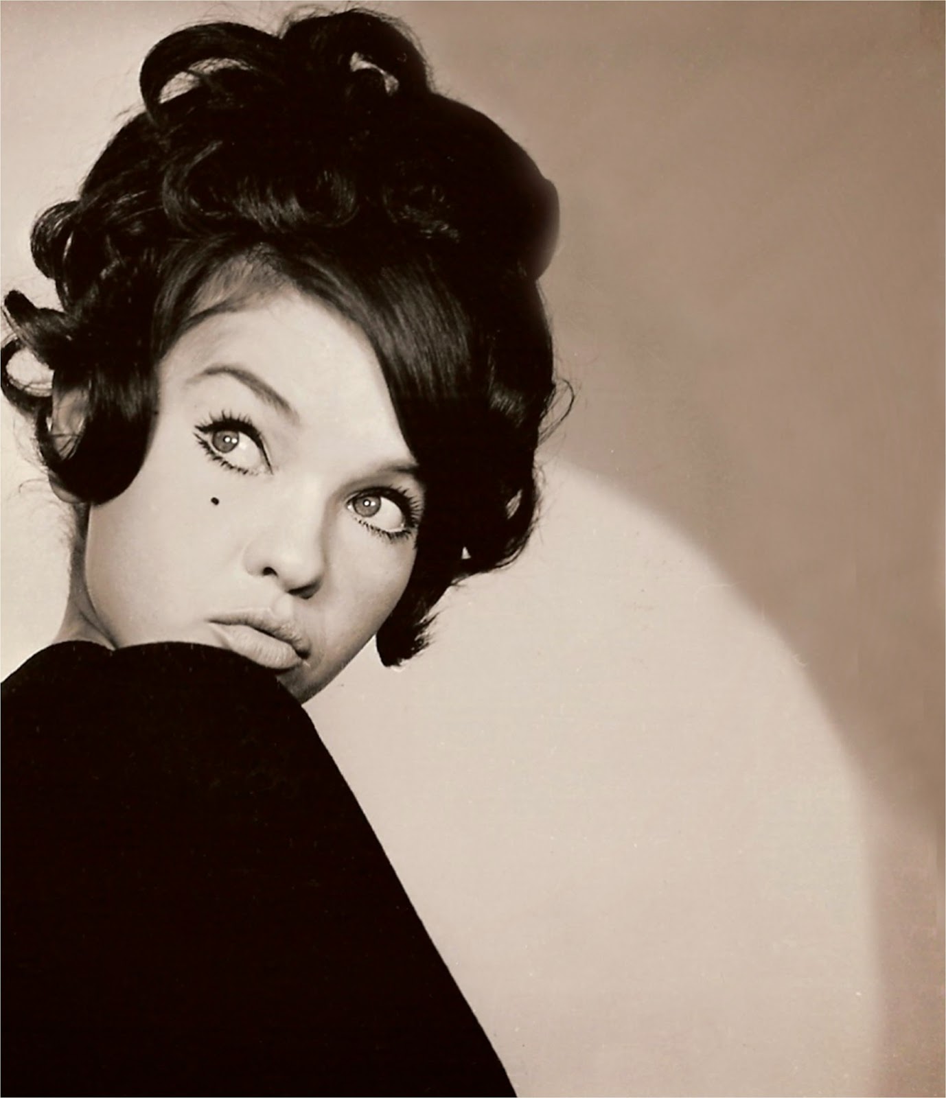 Margareta Paslaru Legenda Si Mit August 2014