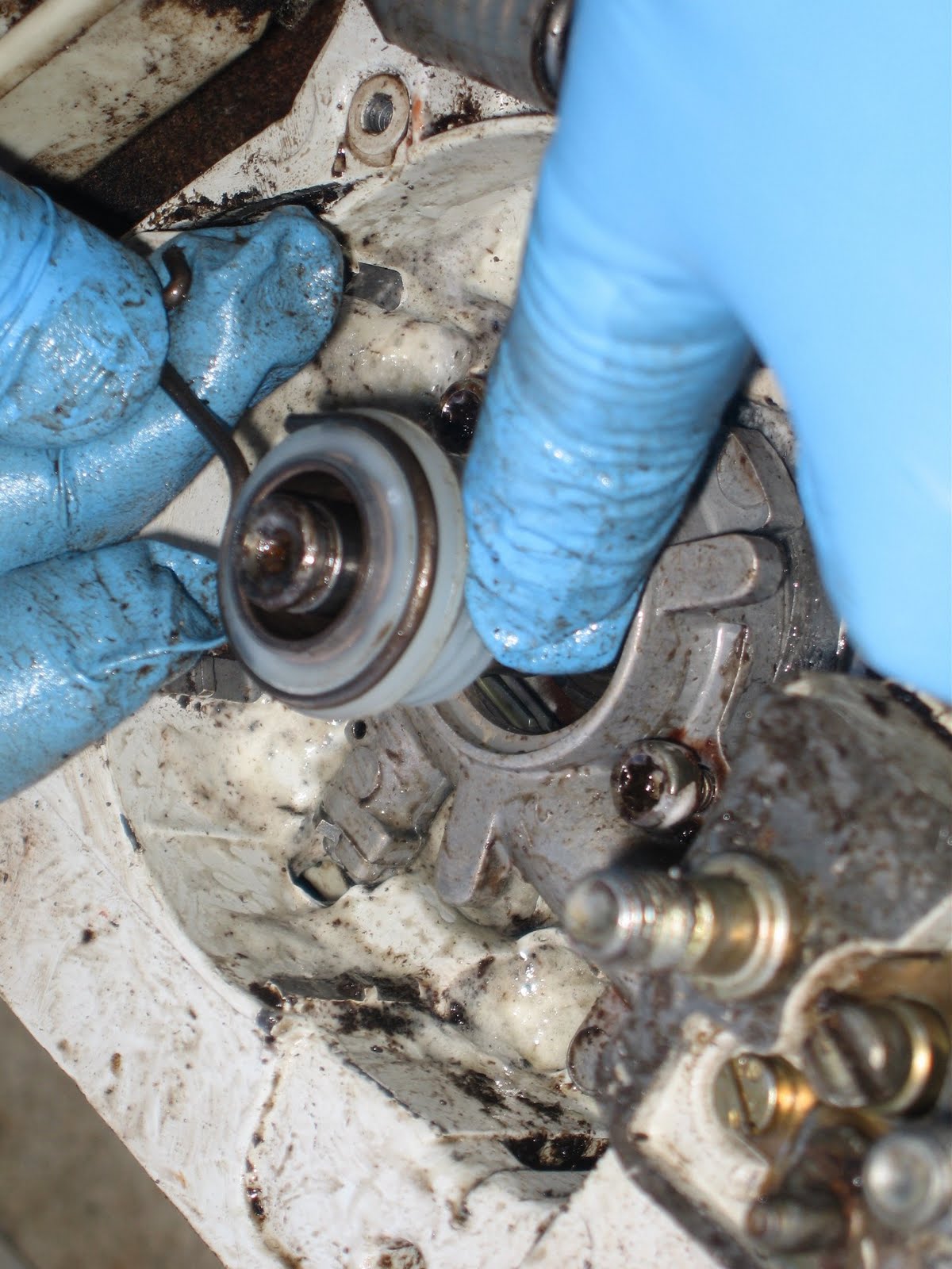 Who cares? Replacing the chain oil pump on a Stihl 034