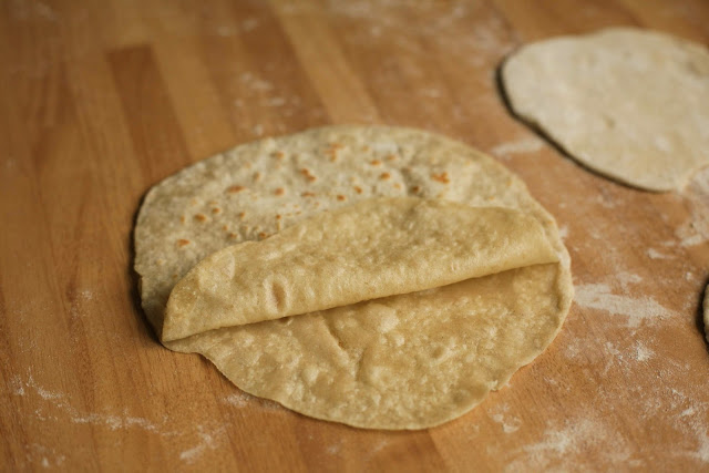 Easy Homemade Chinese Pancakes for Peking duck or Aromatic duck at home. www.goodfoodshared.blogspot.com