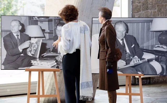 The Princess Royal viewed photos of the Duke of Edinburgh’s visit to UNESCO in Paris in 1988, as President of WWF