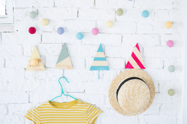 Perchero infantil triángulo diy