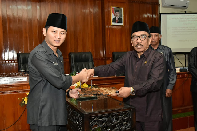 DPRD Trenggalek Setujui Ranperda Pertanggungjawaban Pelaksanaan APBD tahun 2018 dan Ranperda PUDAM Menjadi Peraturan Daerah