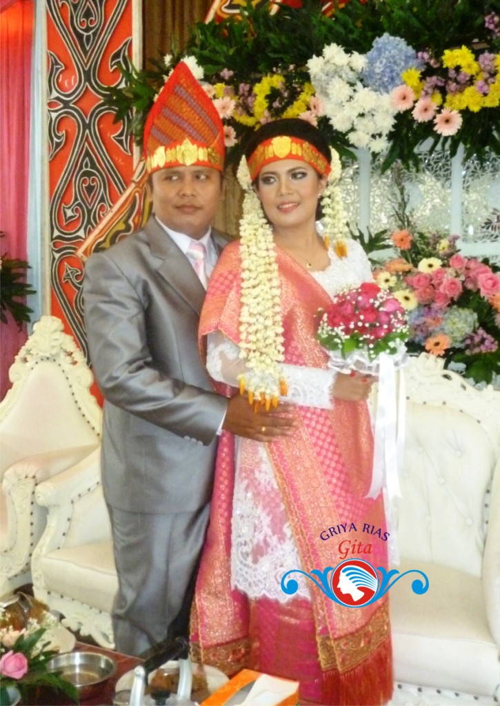Model melati menjuntai untuk rias pengantin batak. GITA SALON