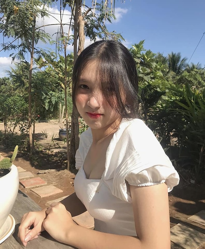 Nữ sinh 2k4 ở Tiền Giang gây thương nhớ với nụ cười tỏa nắng, khiến anh em ‘Yêu từ cái nhìn đầu tiên’