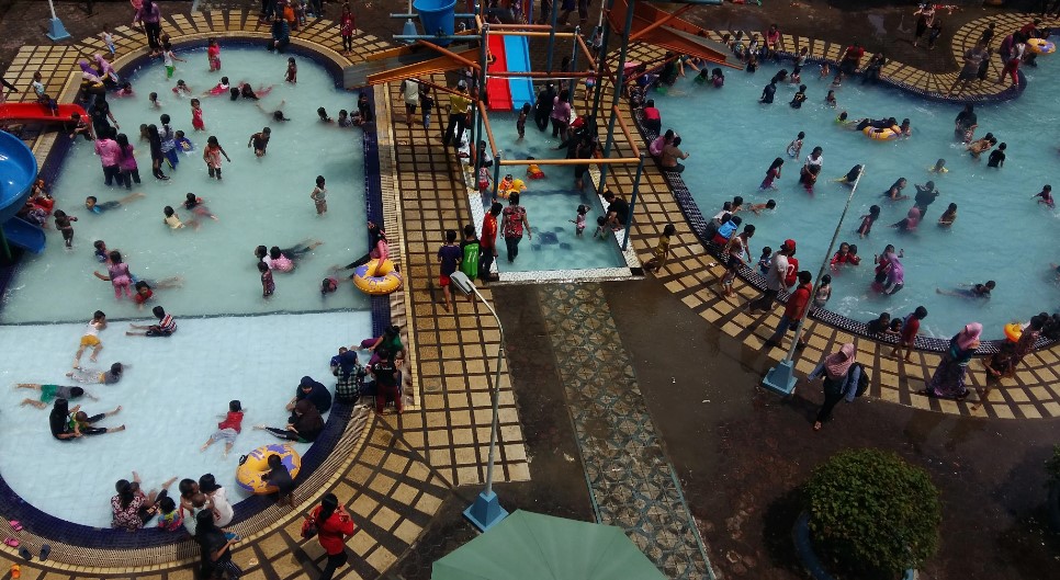Harga Tiket Masuk Kolam Renang Arrahman Bojong Genteng ...
