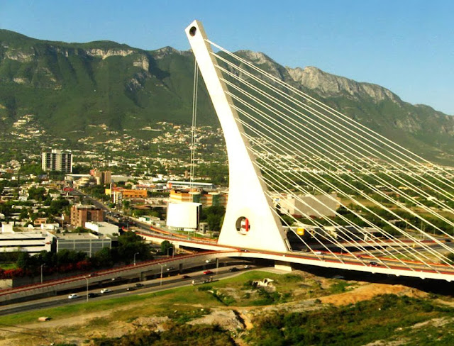 Puente de la Unidad - Monterrey – México