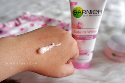 garnier sakura white facial foam