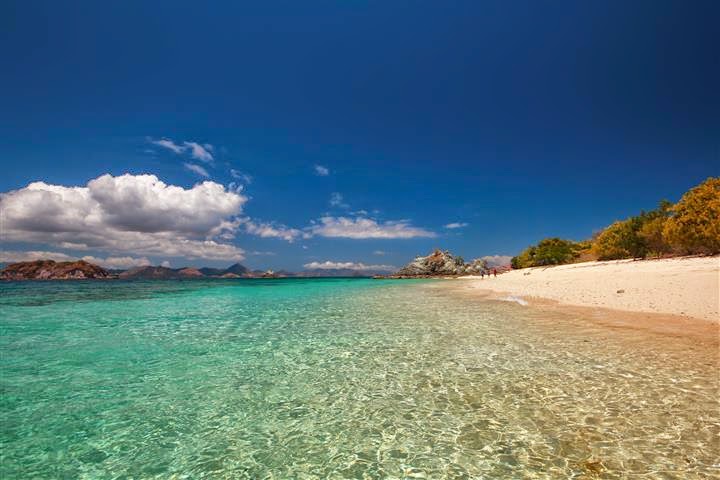 10 Pantai Tersembunyi di Indonesia yang Belum Diketahui - Shaggy Web