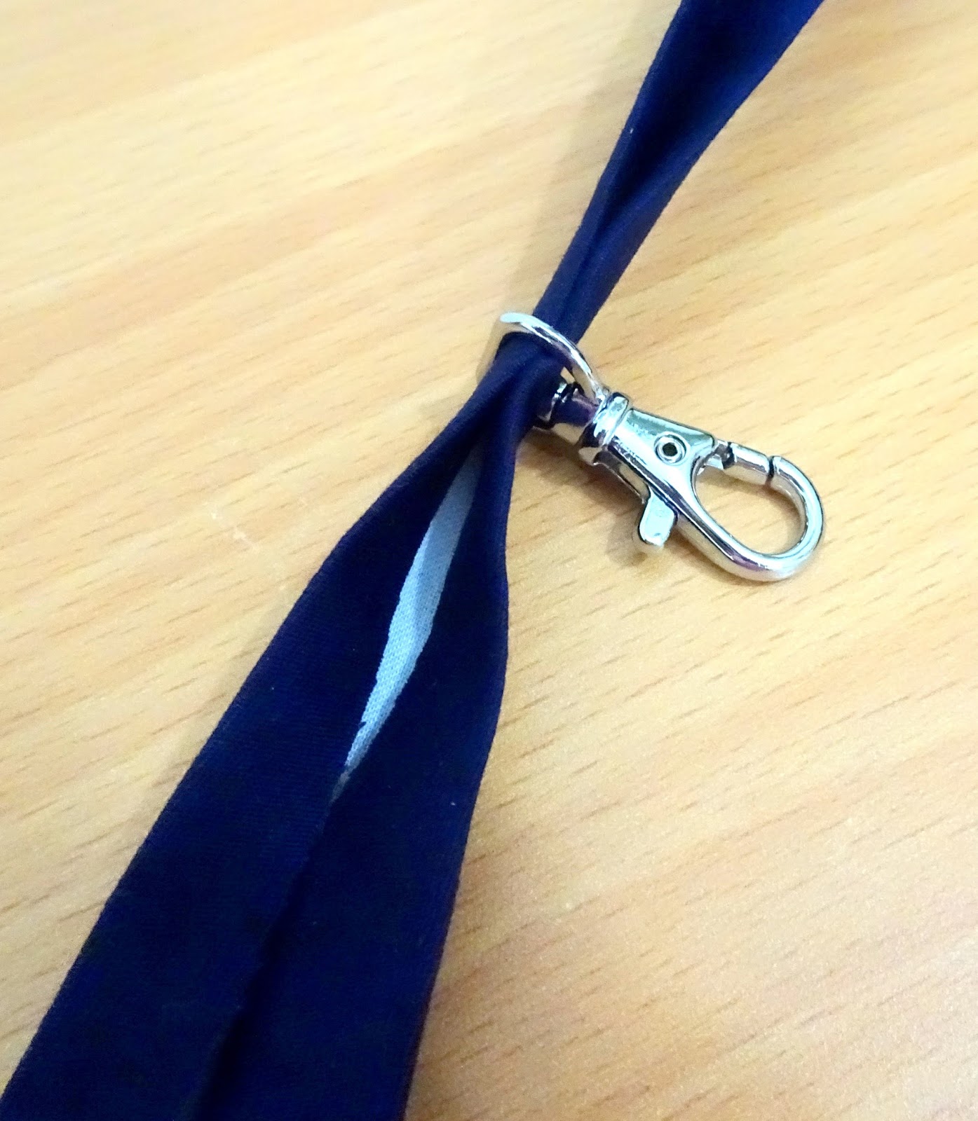 {Mini Tutorial} Passport Wallet Lanyard