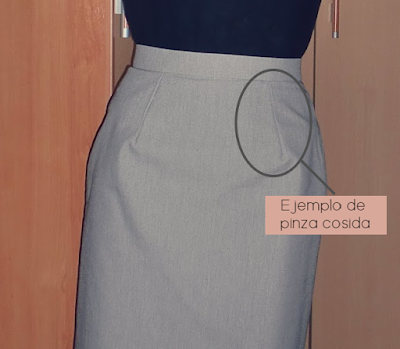 Ejemplo de pinza cosida en una falda