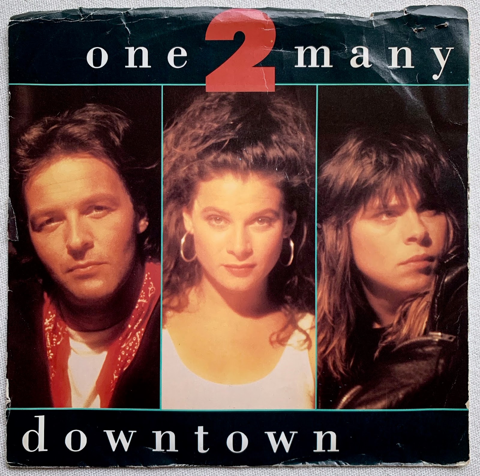 Many to many database. One 2 many. Onetwo канал логотип. One to many. Css tricks logo.